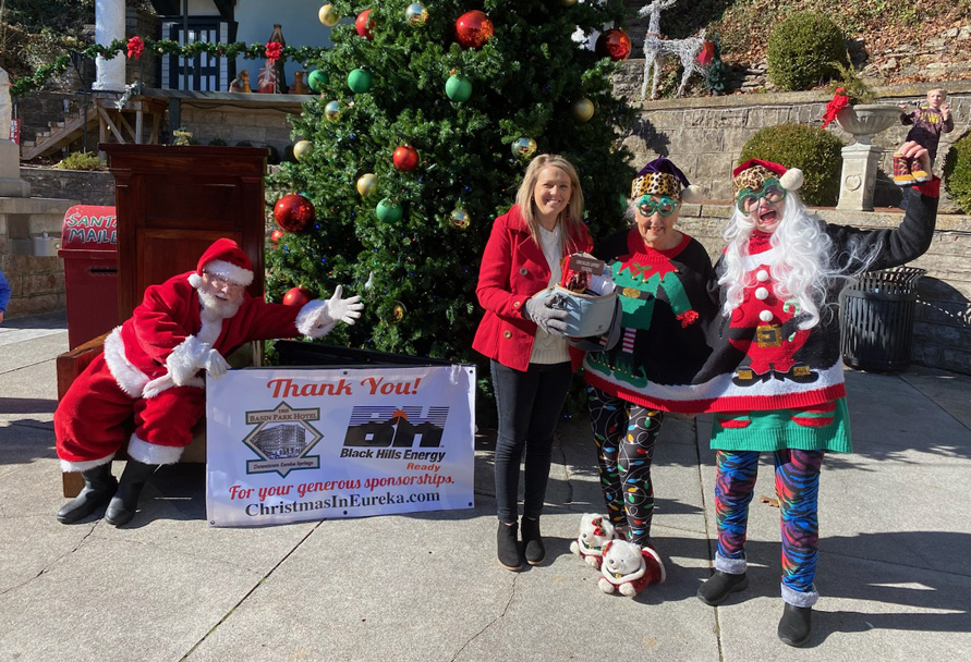 Arkansas employees dressed for Christmas