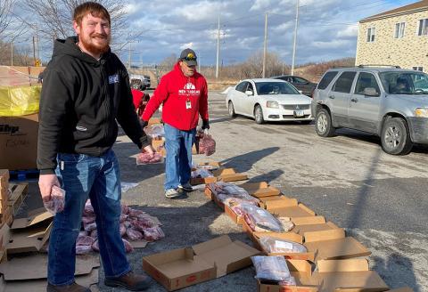 Council Bluffs Iowa team distributing food